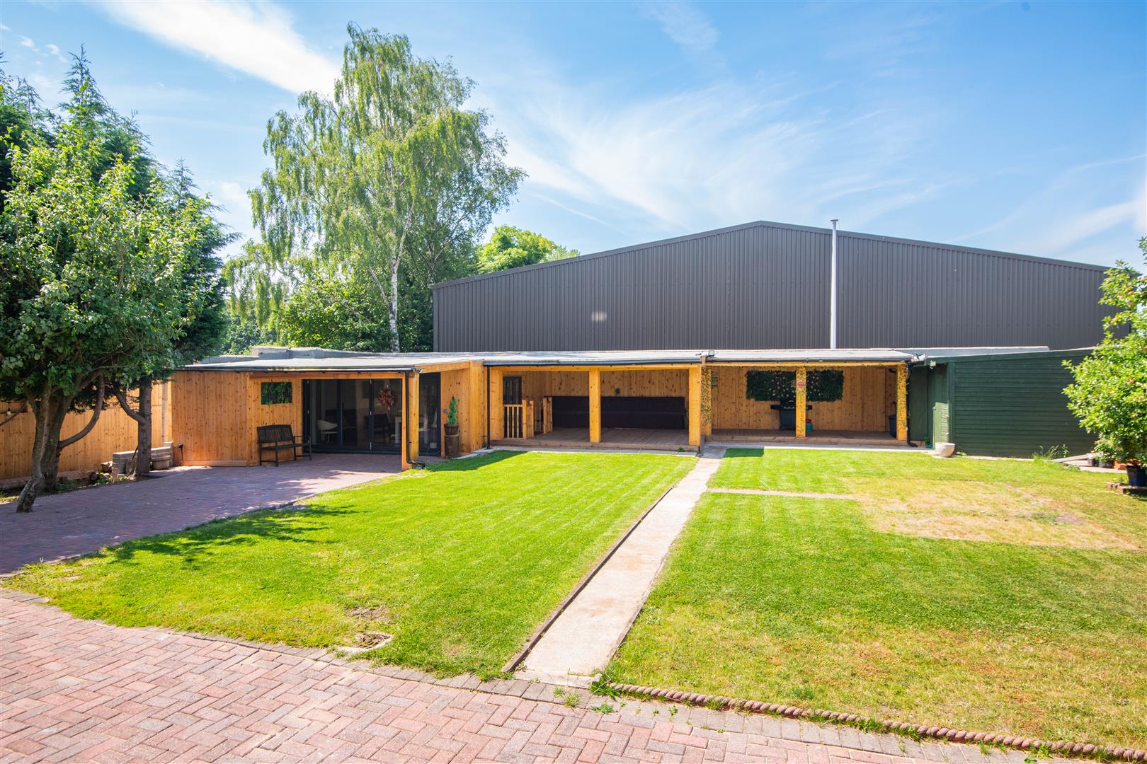 5 bed property in Wigan Road, Leyland